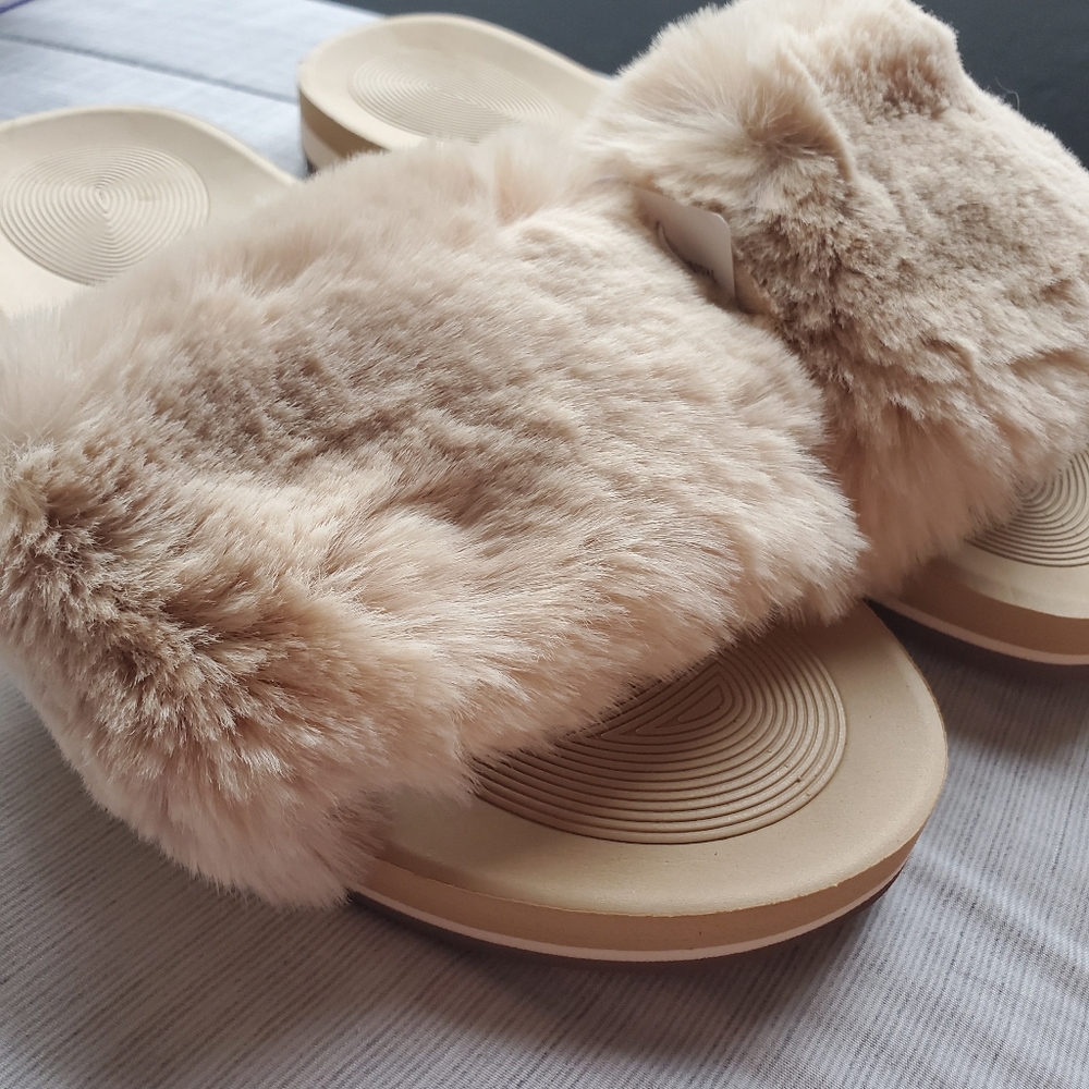 Womens Fuzzy Slippers Size 10